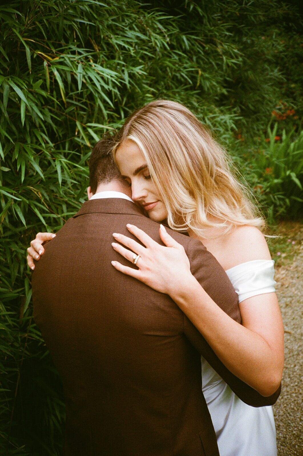 intimate-couple-moment-candid-ireland
