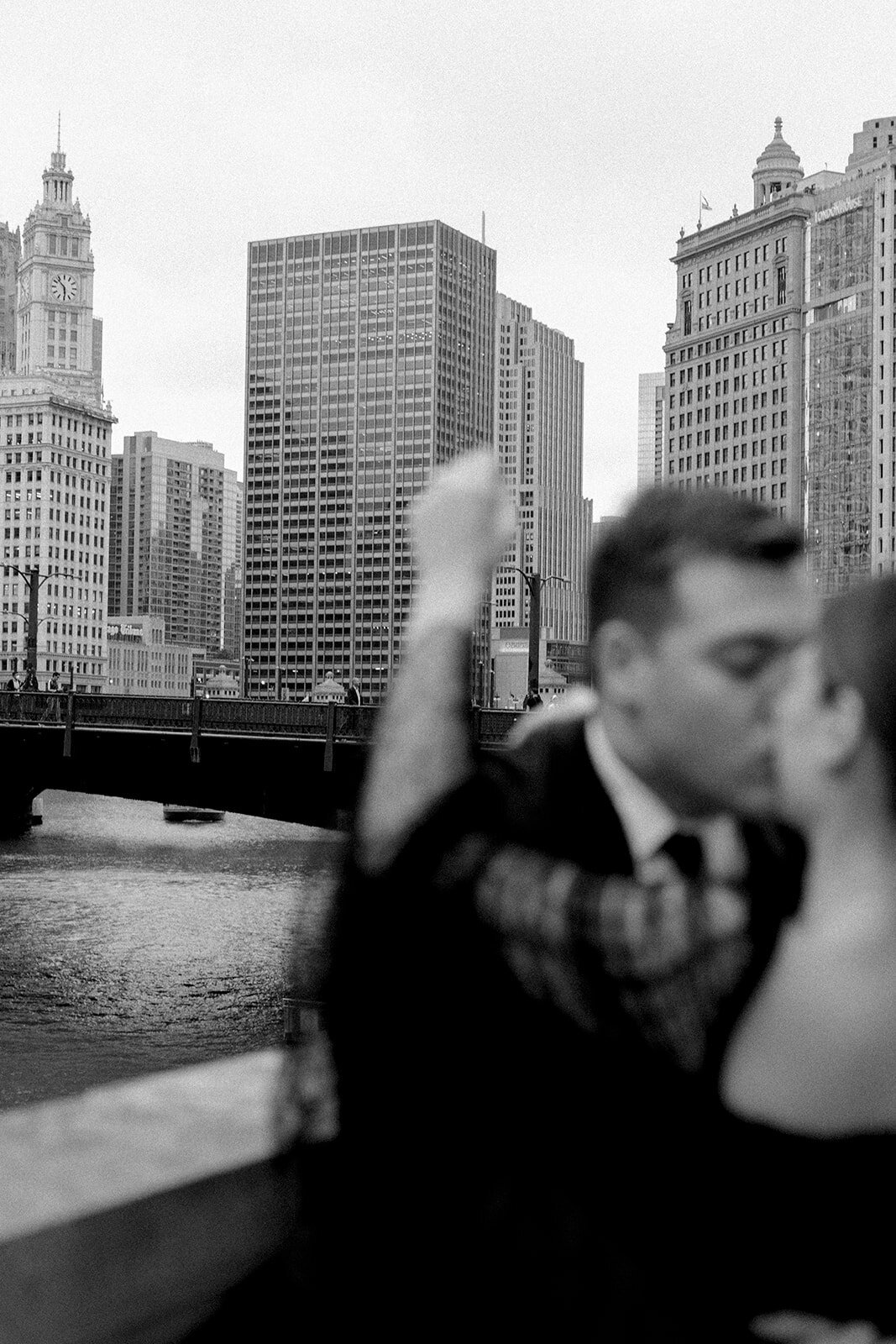 chicago-riverwalk-engagement-_081