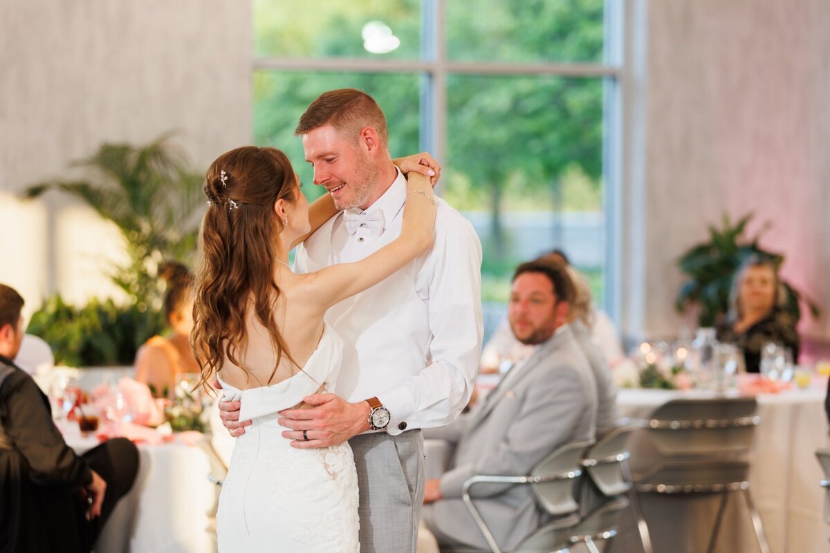 54-grand-rapids-frederik-meijer-garden-wedding