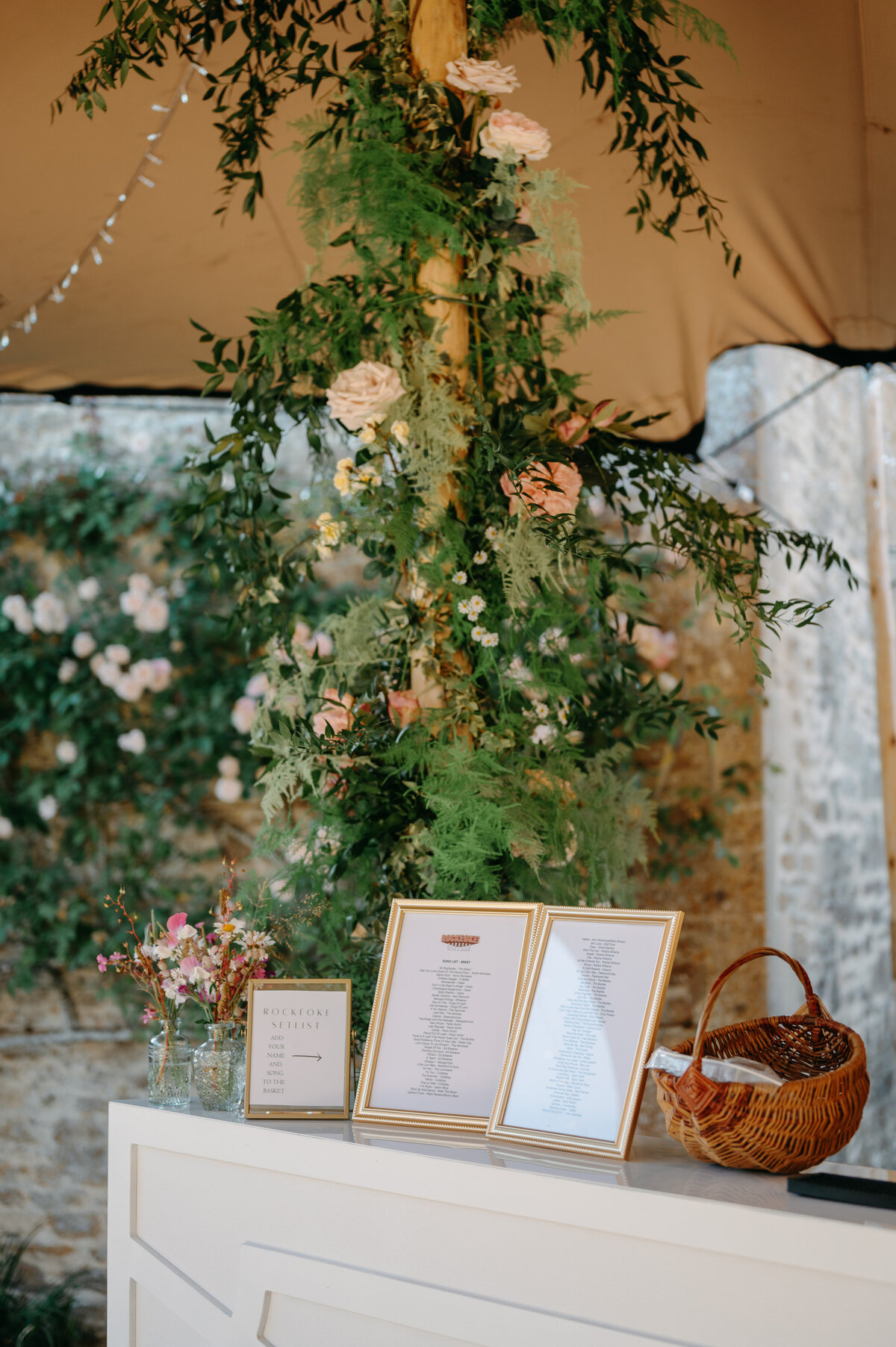 Carla&Will-484_Wizz & Wild Wedding Florals