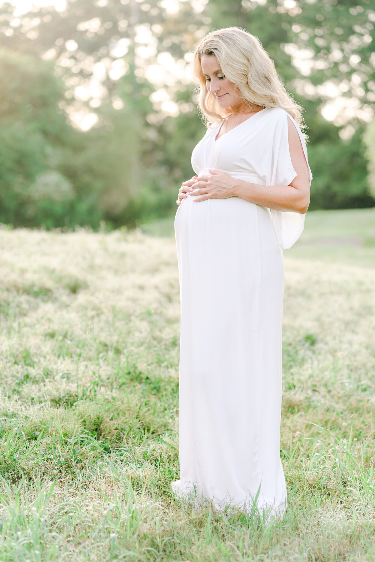 light and airy maternity photographer