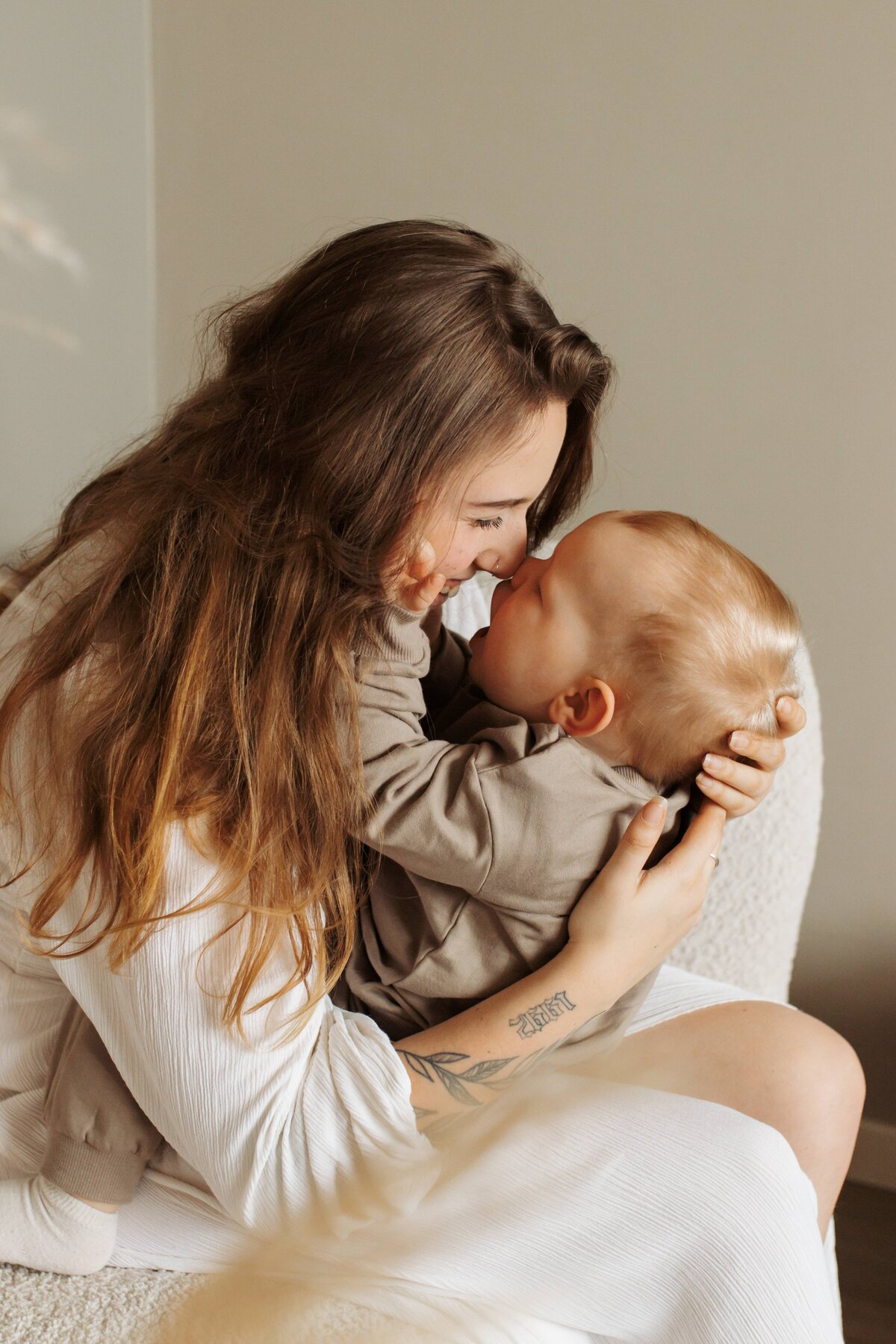 motherhood fotografie limburg, motherhood shoot limburg, motherhood shoot haelen, motherhood shoot roermond, motherhood shoot leudal, motherhood fotografie, motherhood shoot limburg, motherhood shoot brabant, moeder en kind fotografie limburg, moeder en kind fotografie, 