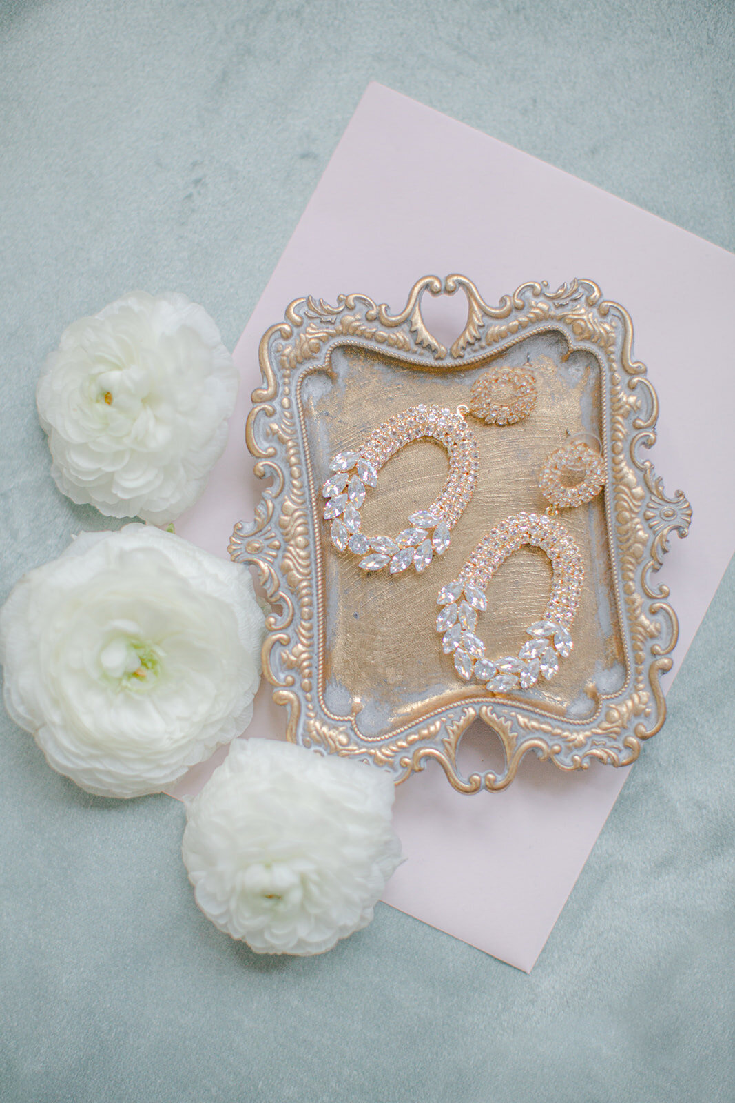 60  - Maila Enea - Wedding and Event Planner - Bridal Gold Cristal Earings - White Flowers - London - Joana Senkute Photography