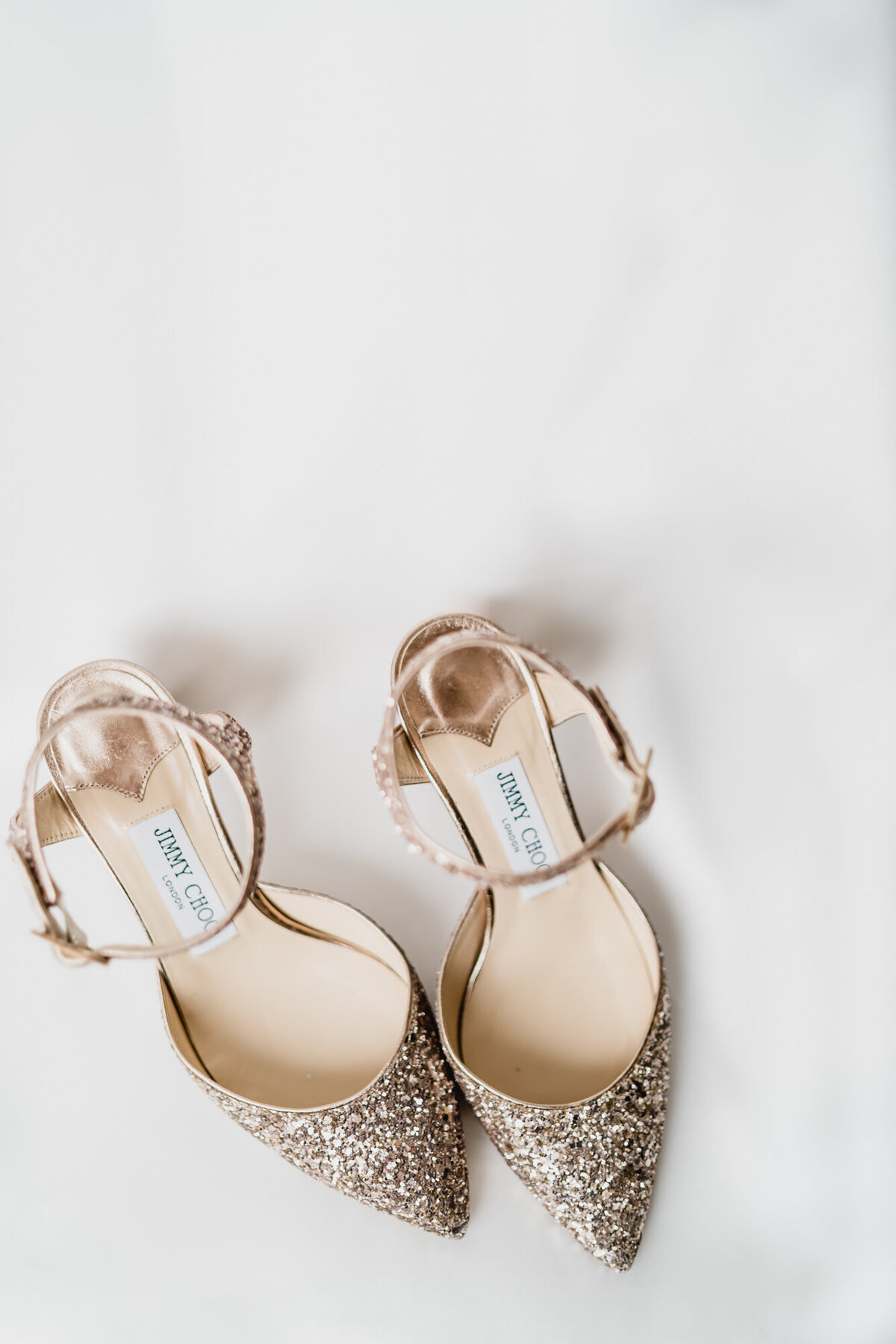 A black tie luxury summer wedding at Greatk Oaks Golf Club in Michigan provided by Kari Dawson1