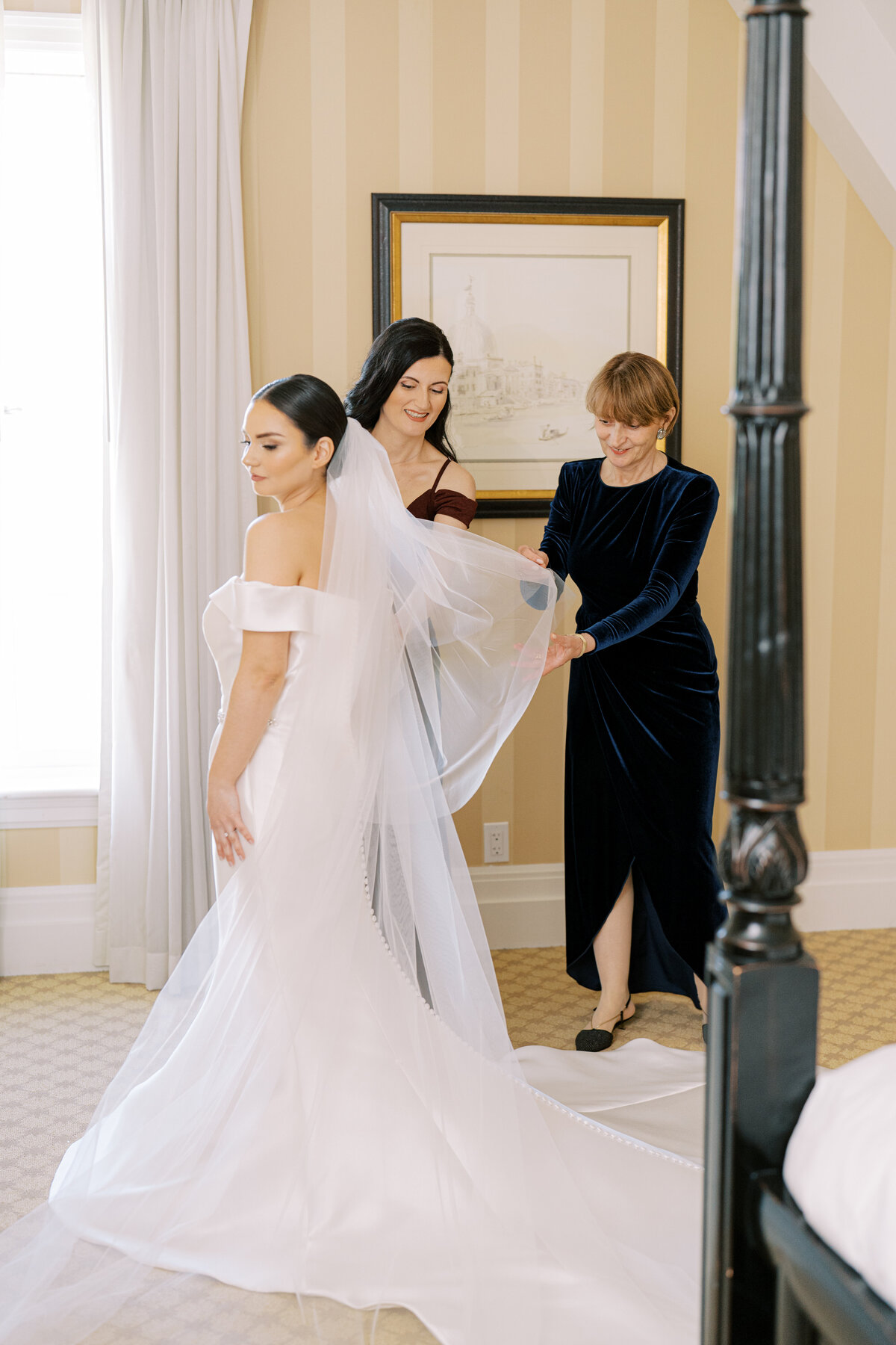 Mariella and Raymond W Finals Bride Getting Ready (56 of 97)