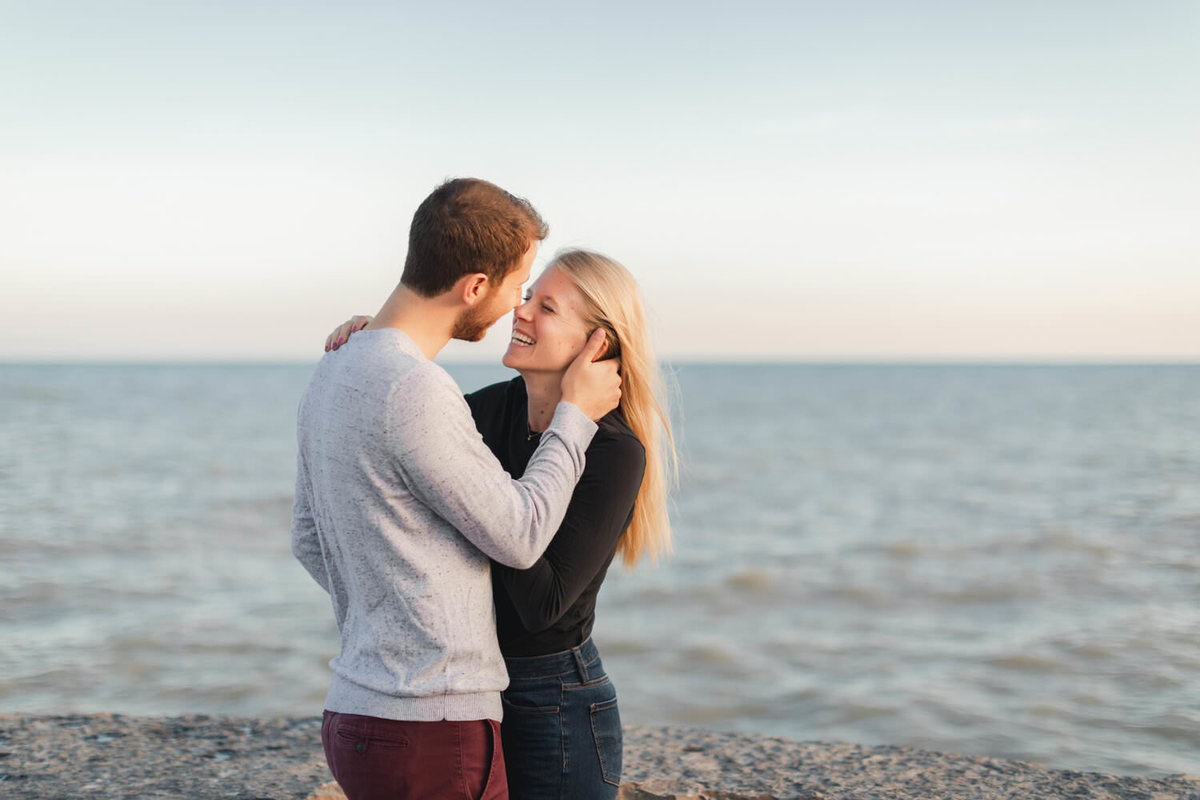 woodbine-beach-toronto-engagement-photoshoot-1