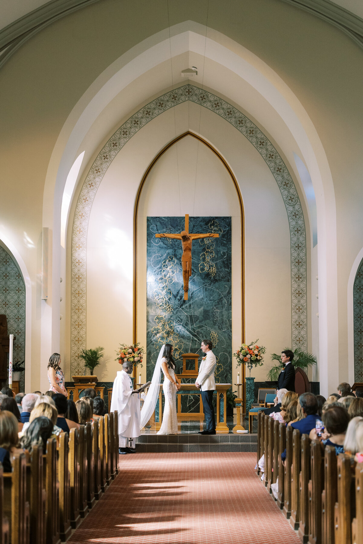 Wedding-Ceremony-at-Sacred-Heart-Winnetka