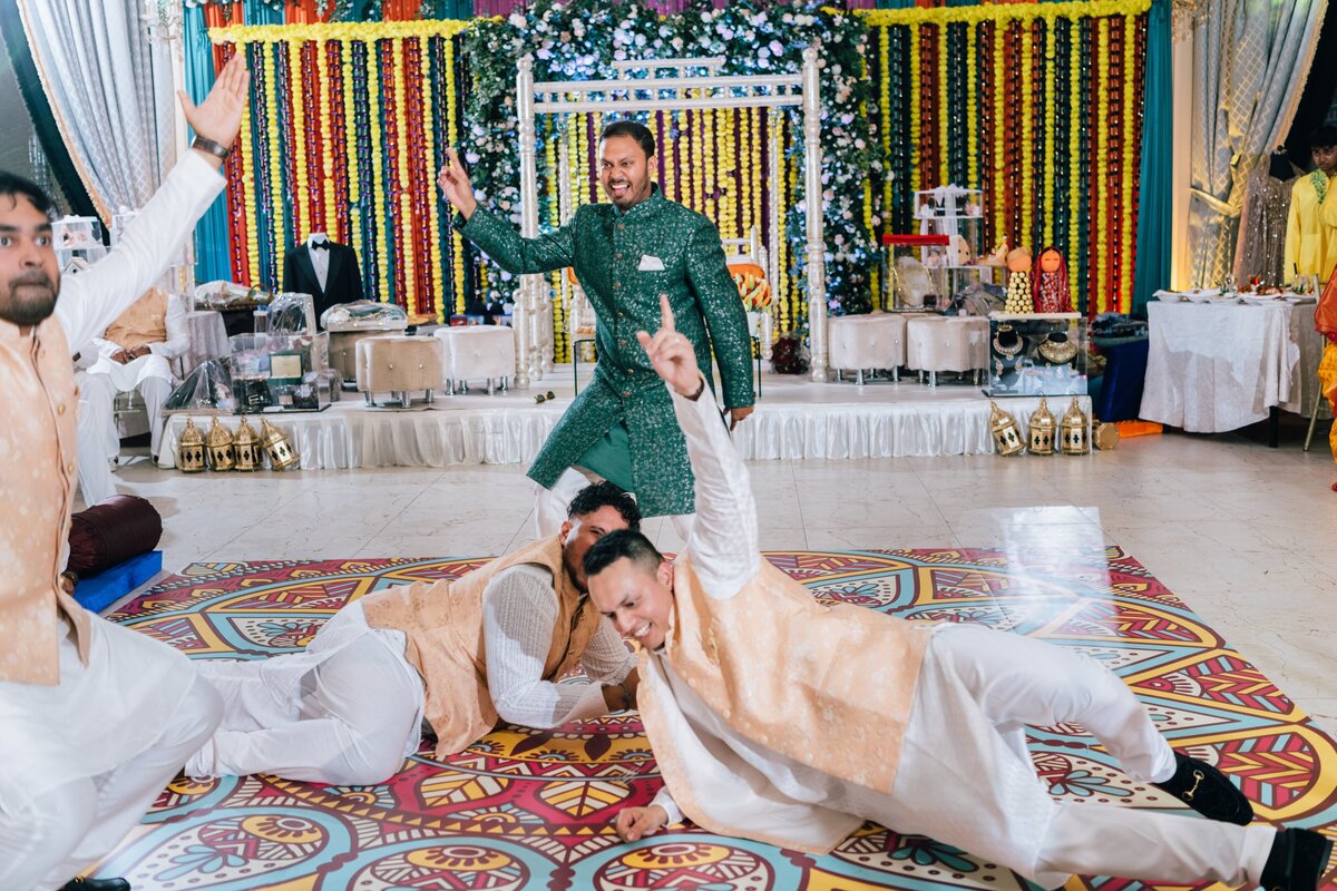 jpeg-optimizer_Chicago-wedding-photographers-Maha-Studios-Tasnia-Tanvir-Mehndi-1215