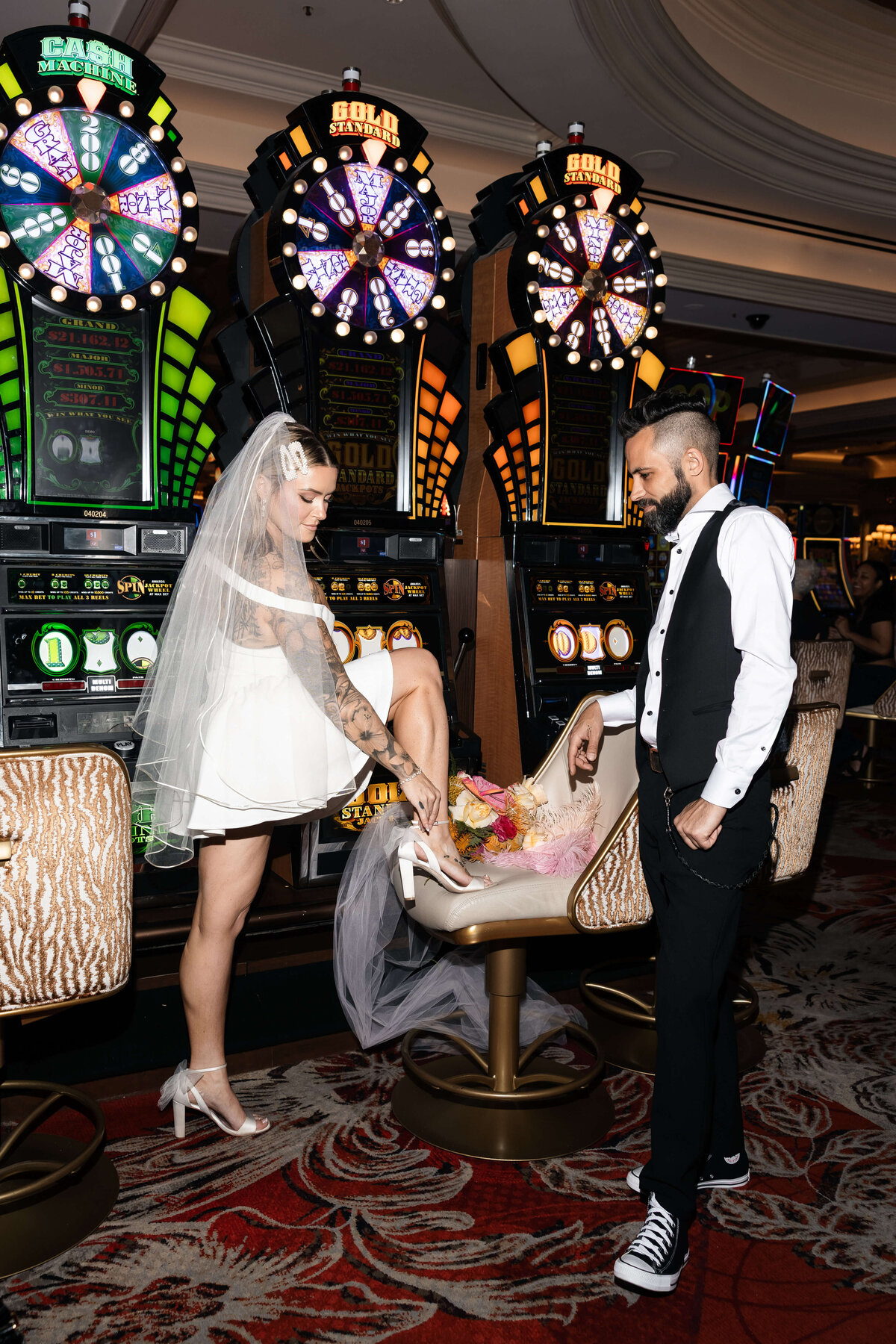 33_riskyexposure_sasha-andy_las-vegas-elopement-photography