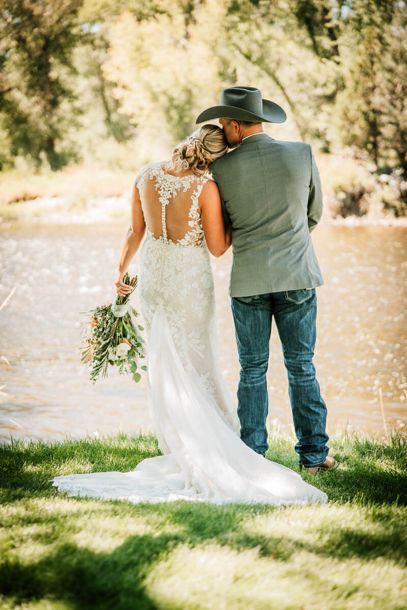 wyoming-wedding-venue-elk-hollow-lodge-saratoga-anderson_6