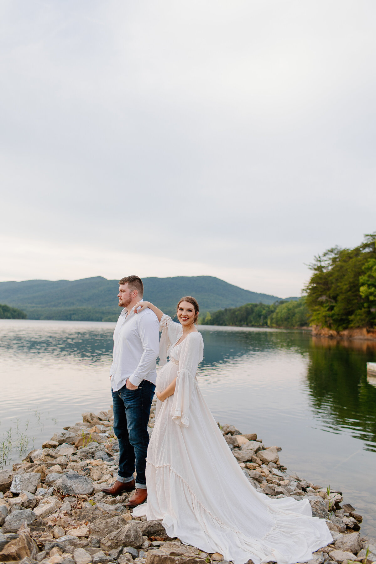 Documentary-Maternity-Session-at-Carvins-Cove-RJ-26