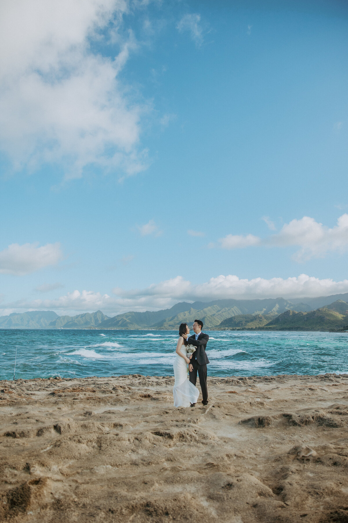 Elopement photos in Oahu Hawaii