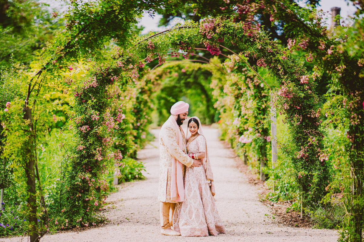 sikh-wedding-planting-fields-arboretum-tunnel