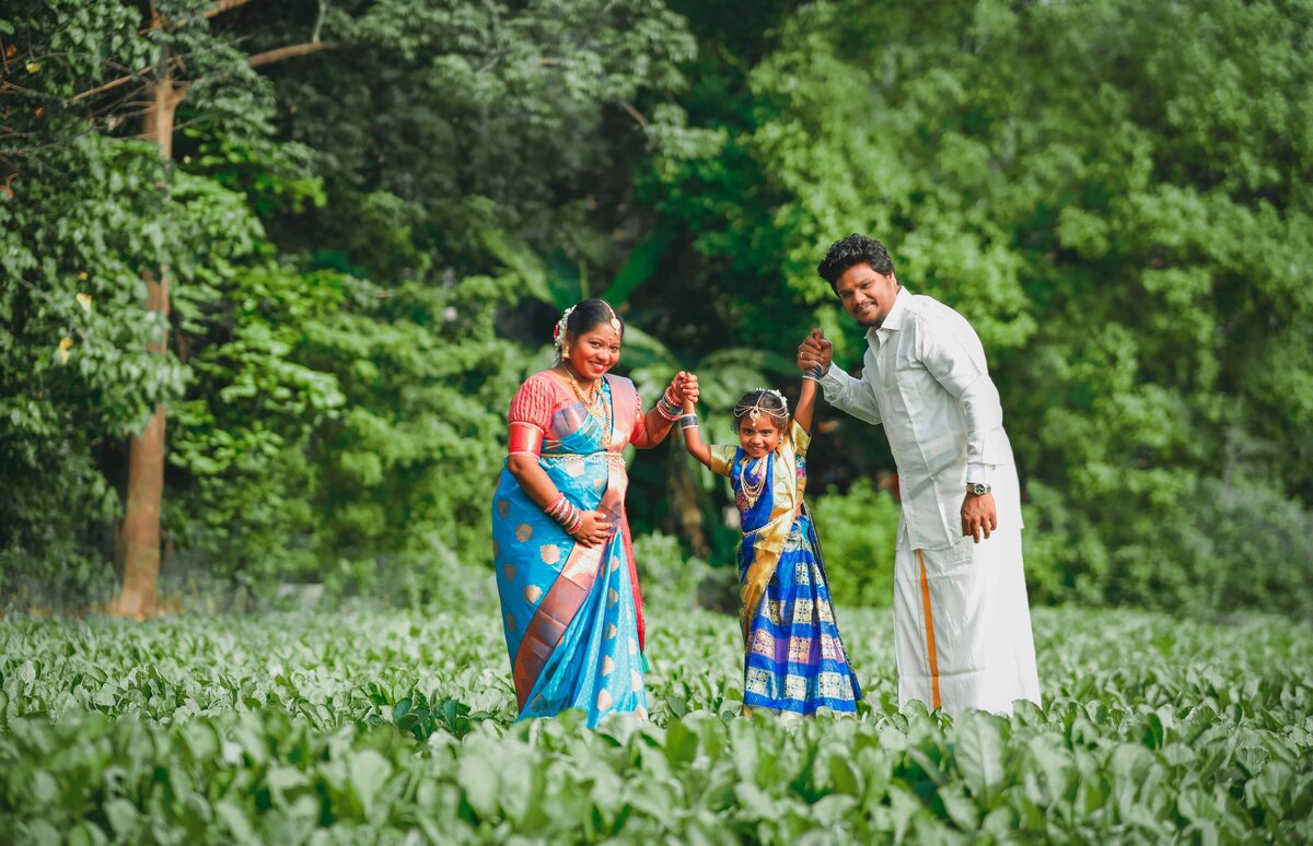 couple-in-field