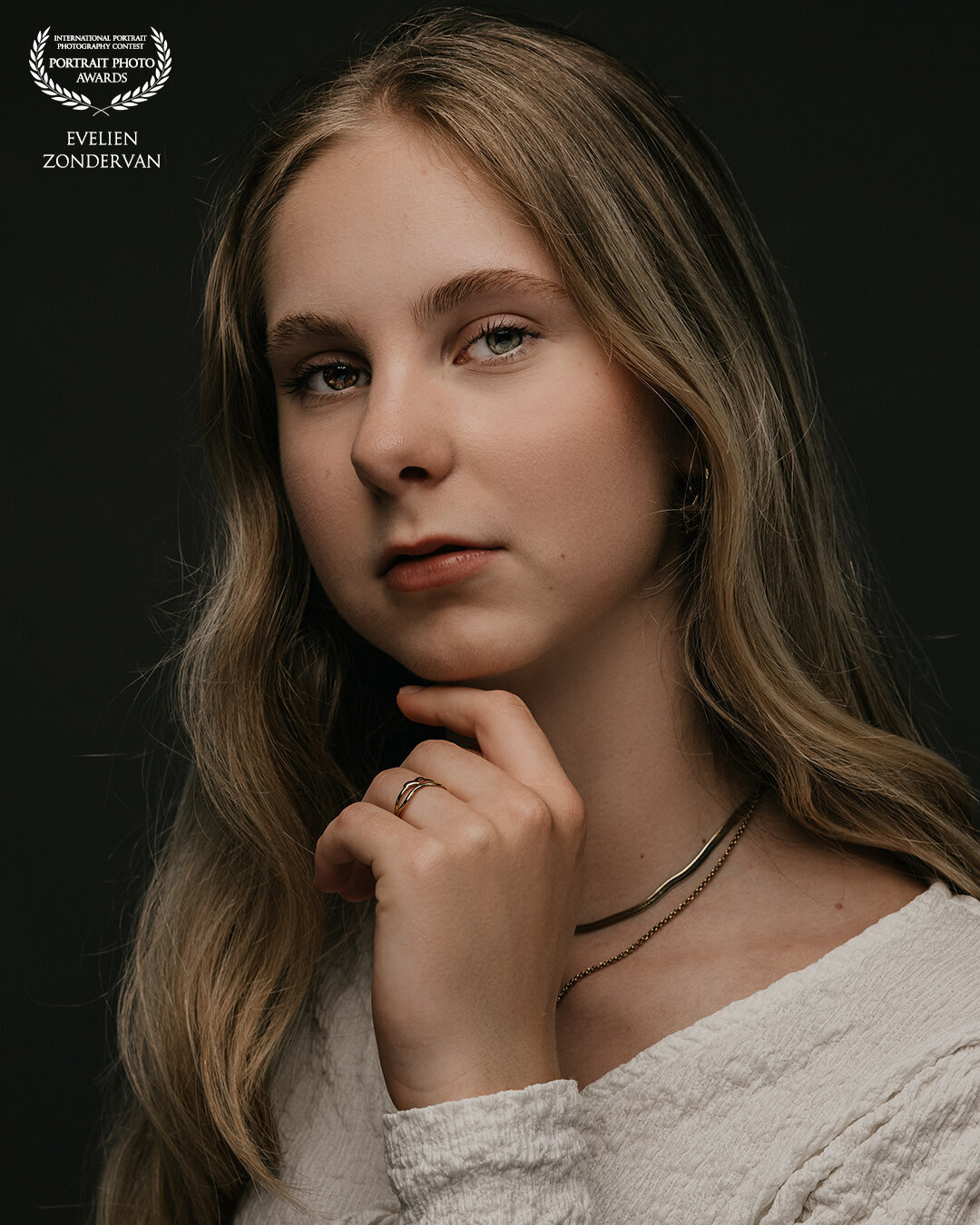 custom_logo_EVELIEN_ZONDERVAN-netherlands-lbfvHH-111collection-portraitphotoawards