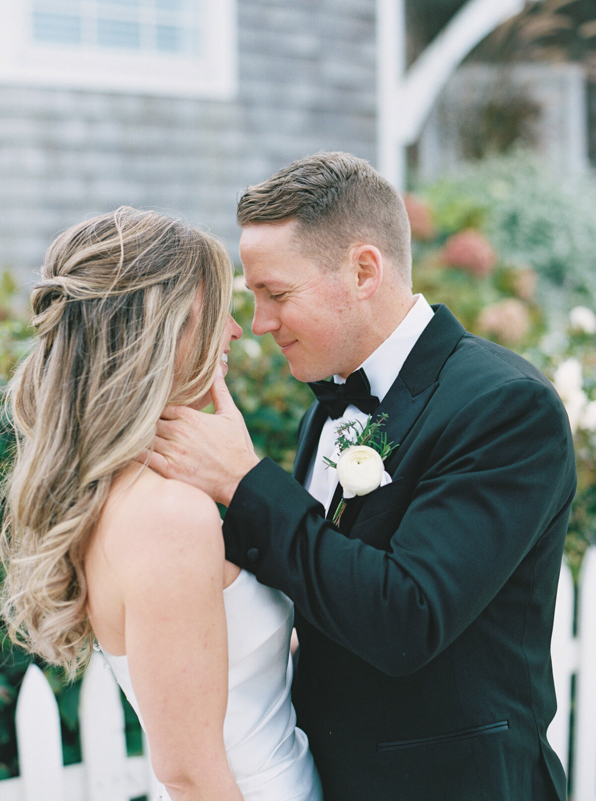 Emily March Photography Wilmington, North Carolina and Destination Wedding Engagement Photographer Heirloom Photography for Memorable Gatherings Light Airy Sentimental Imagery Images Weddings_Castle Hill Inn Wedding - 024