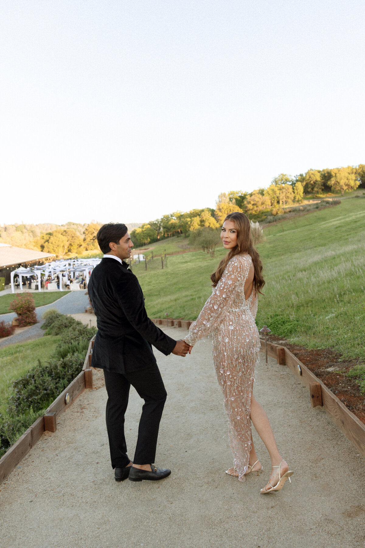 elegant-couple-sunset-photo