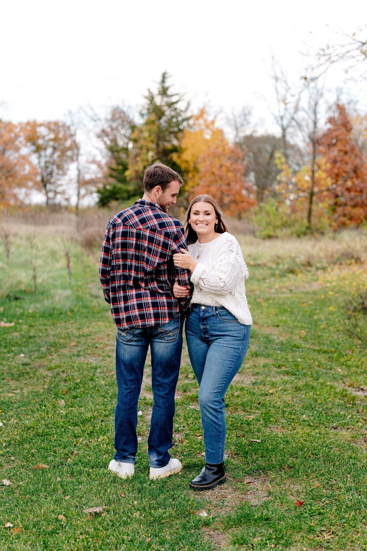 couple-smiling-fall-engagment