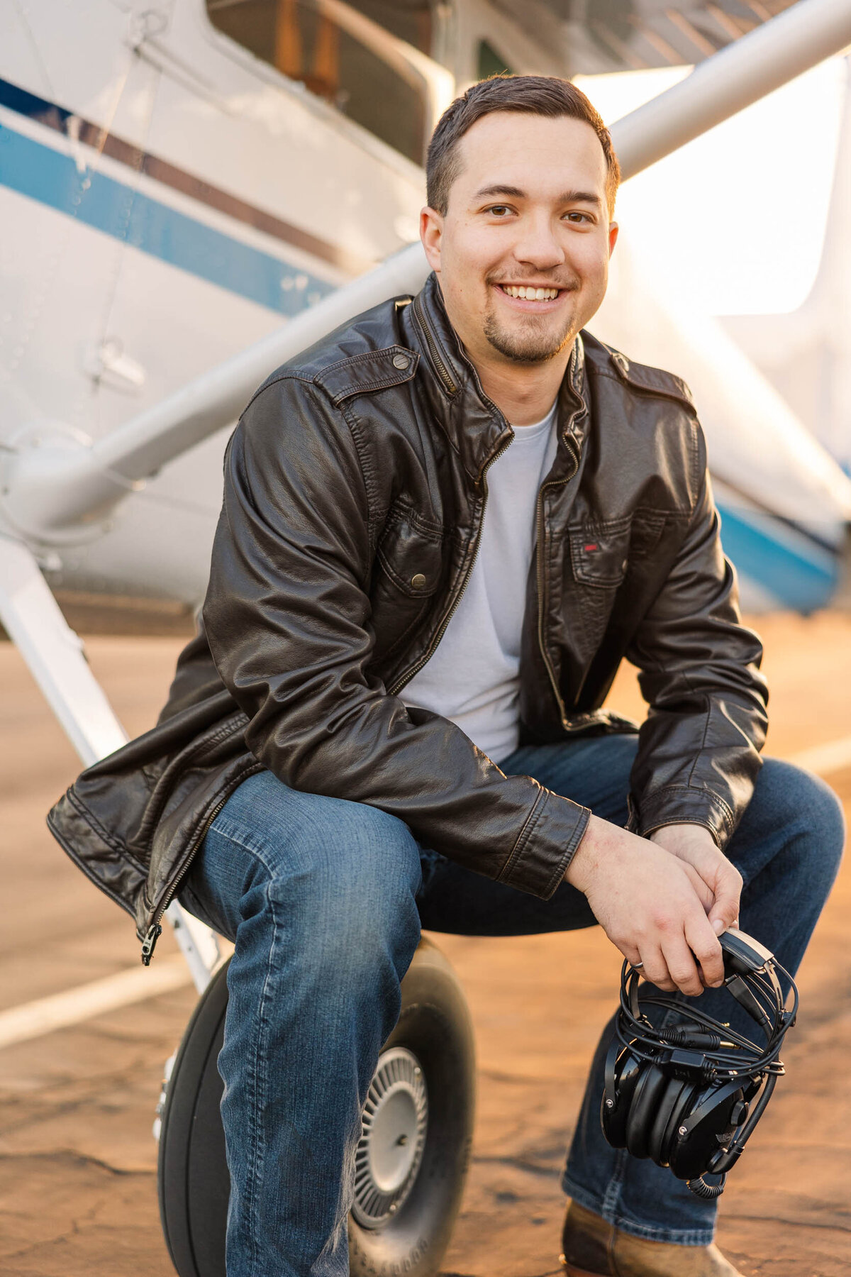 dating-profile-airplane-portraits-aronoff-photography-11