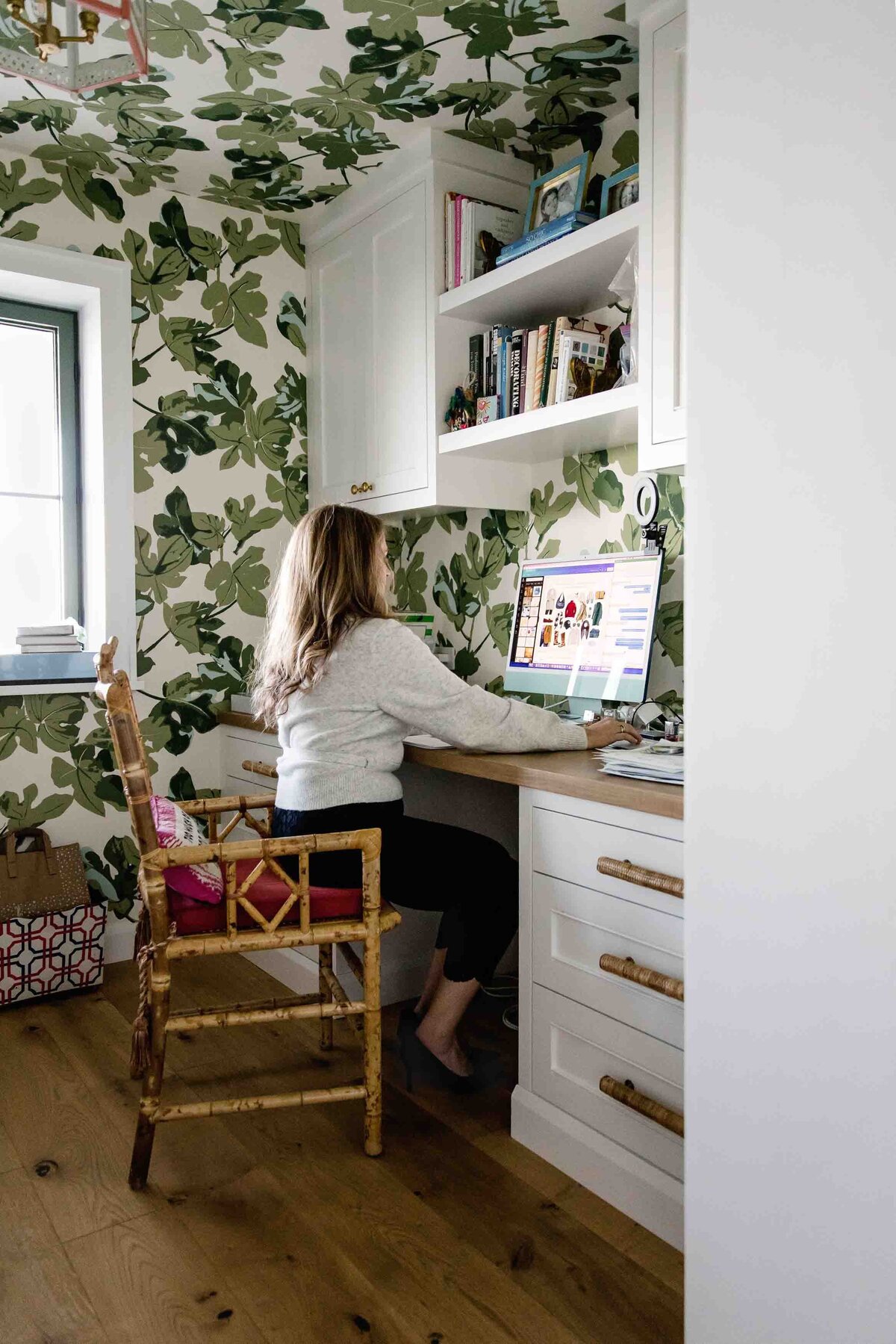 wall-paper-interior-designer-office-desk-tiburon