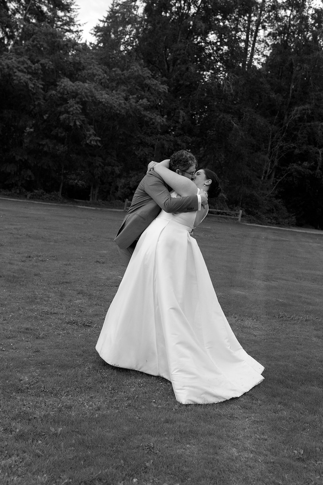 bride-groom-hart-house-wedding-sunset-thegodards