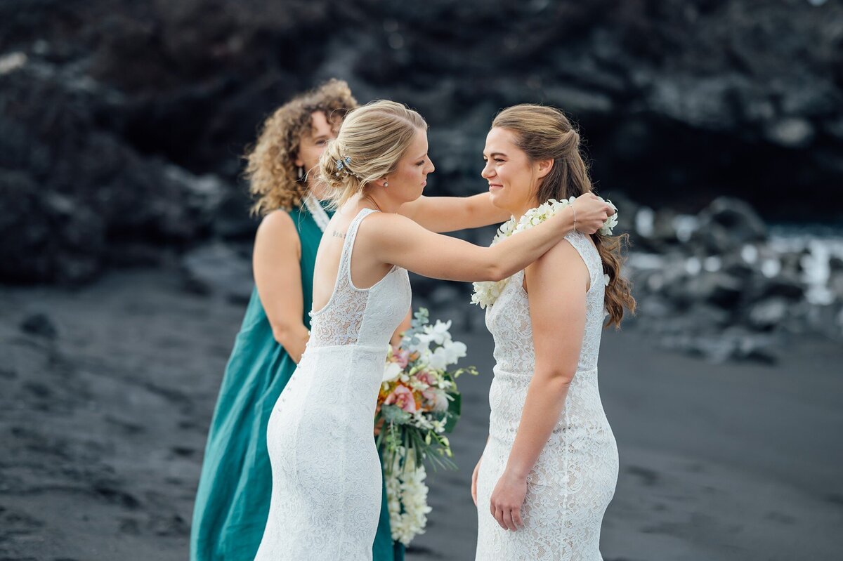 kiholo-black-sand-beach-elopement_0090