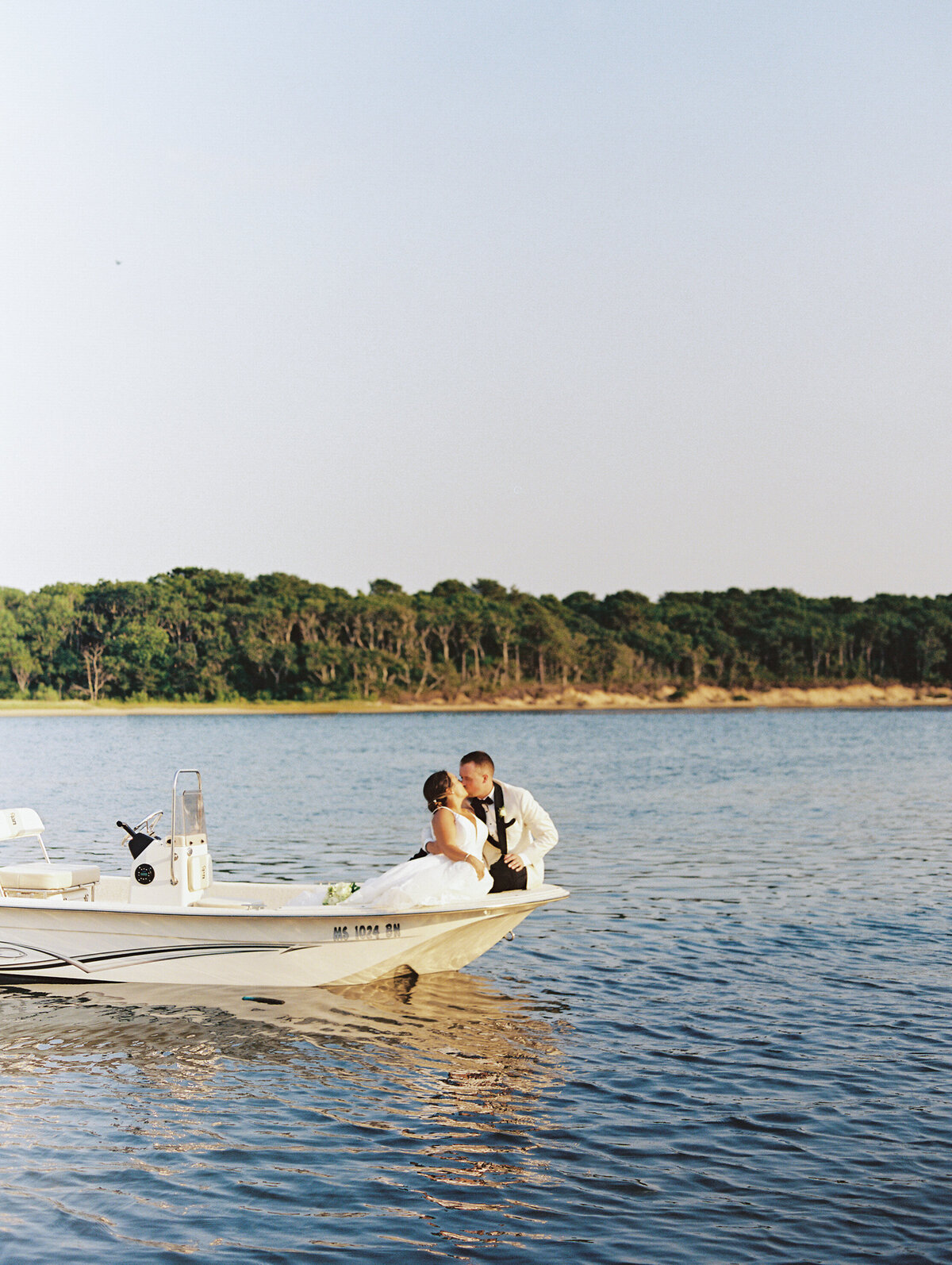 bride-and-groom-kissing-on-boat