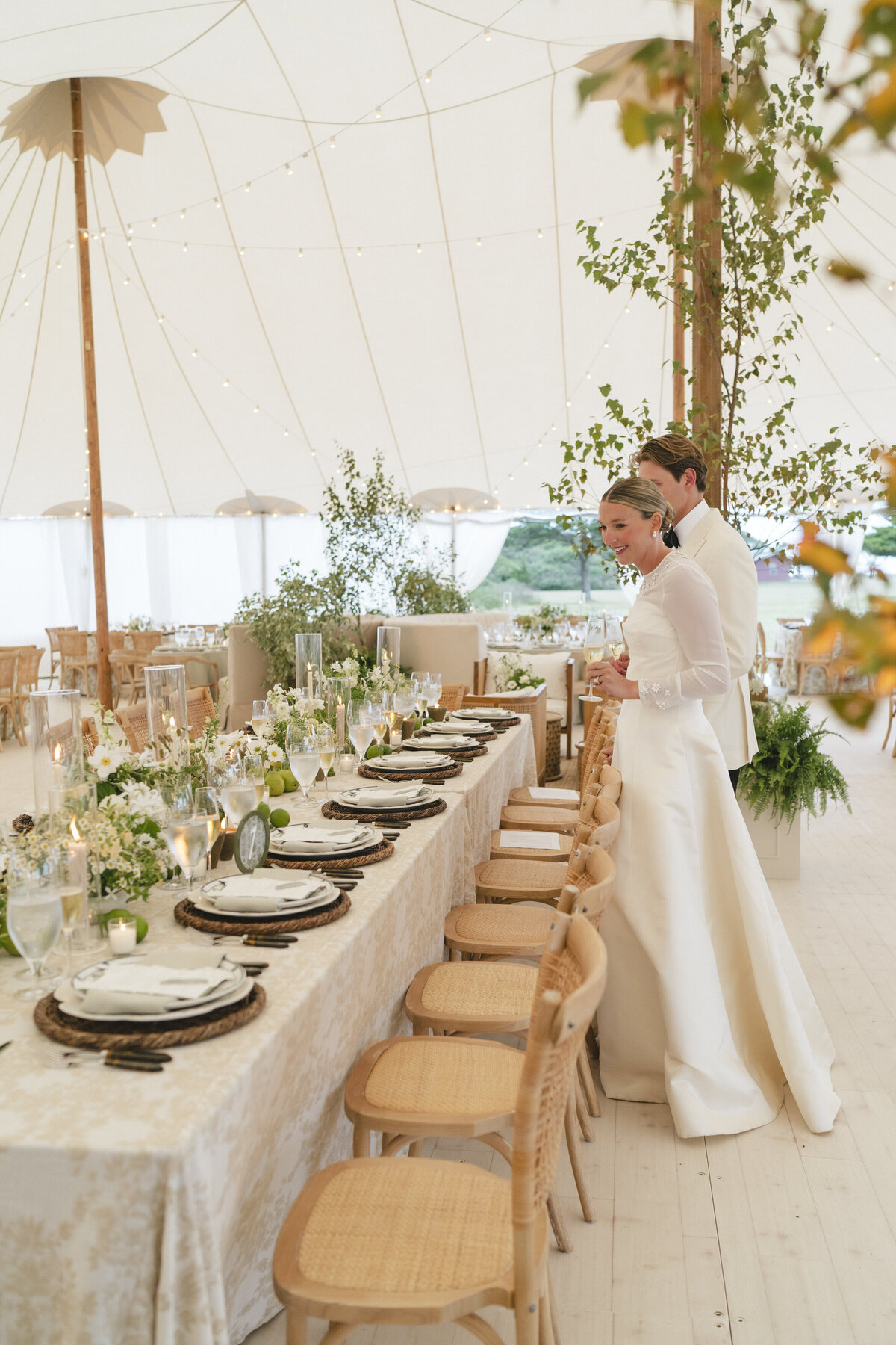 Marthas-vineyard-wedding-planner-kg-events-design-luxury-destination-weddings-private-events-corporate-events-edgartown-ma-event-designer-outdoor-tented-wedding-reception-island-wedding-vogue-wedding-pohogonot-28
