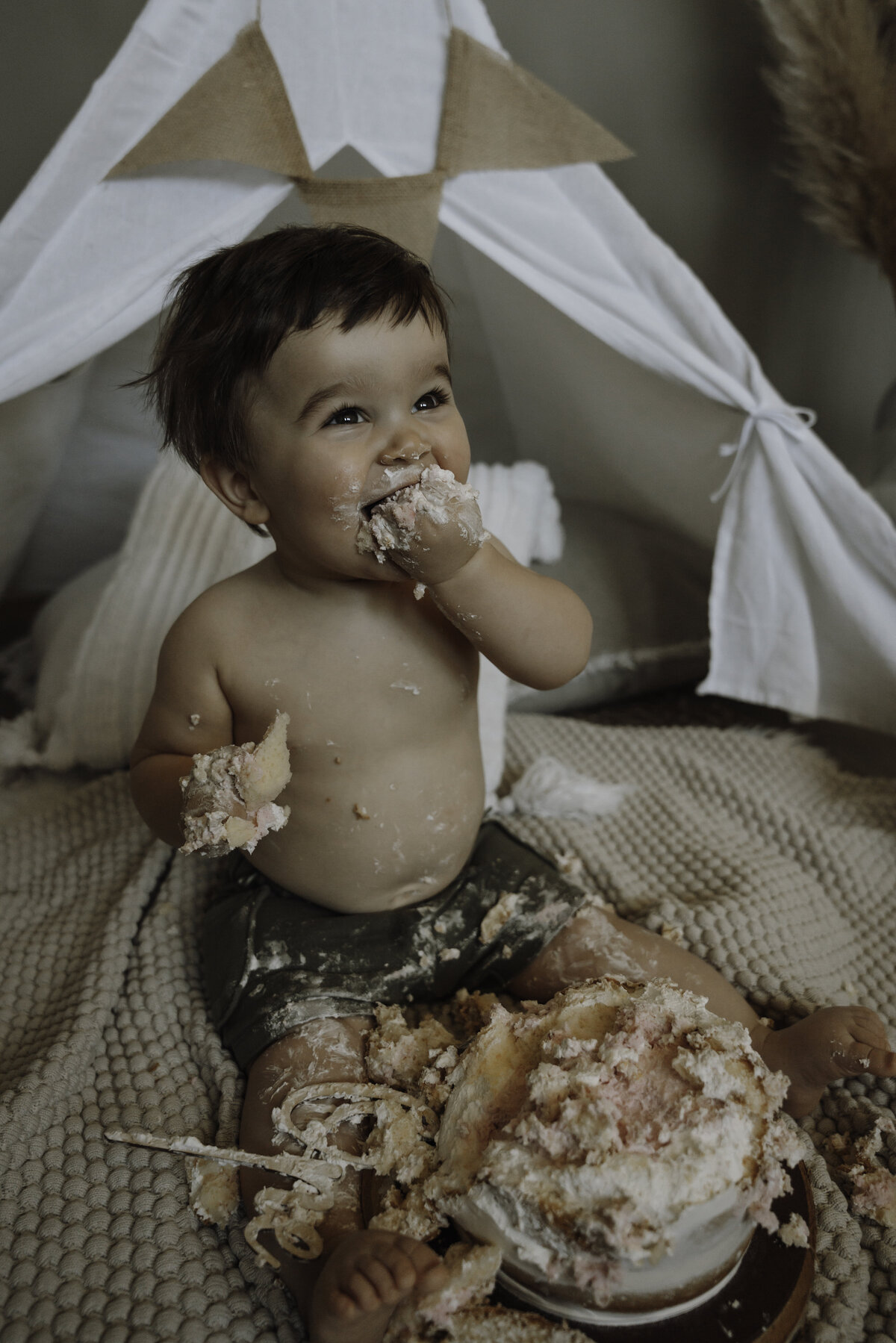 cakesmash fotograaf limburg, cakesmash fotograaf, cakesmash fotograaf haelen, cakesmash fotograaf roermond, cakesmash fotograaf leudal, cakesmashshoot haelen, cakesmash shoot leudal, cakesmash shoot roermond, cakesmash shoot, cakesmash fotograaf, cakesmash fotografie, cakesmash, cakesmash voor 1e verjaardag, cakesmash fotografie leudal, cakesmash fotografie in de buurt van haelen