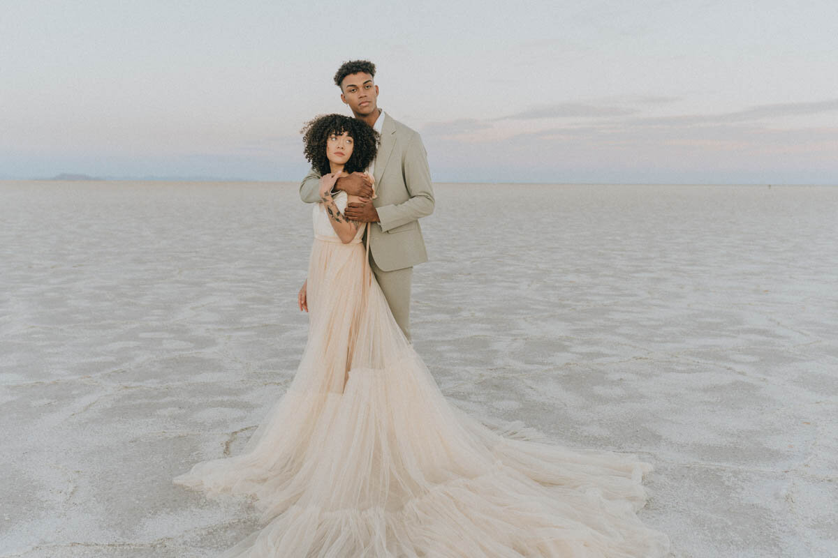 couple embracing each other at the Utah Salt Flats