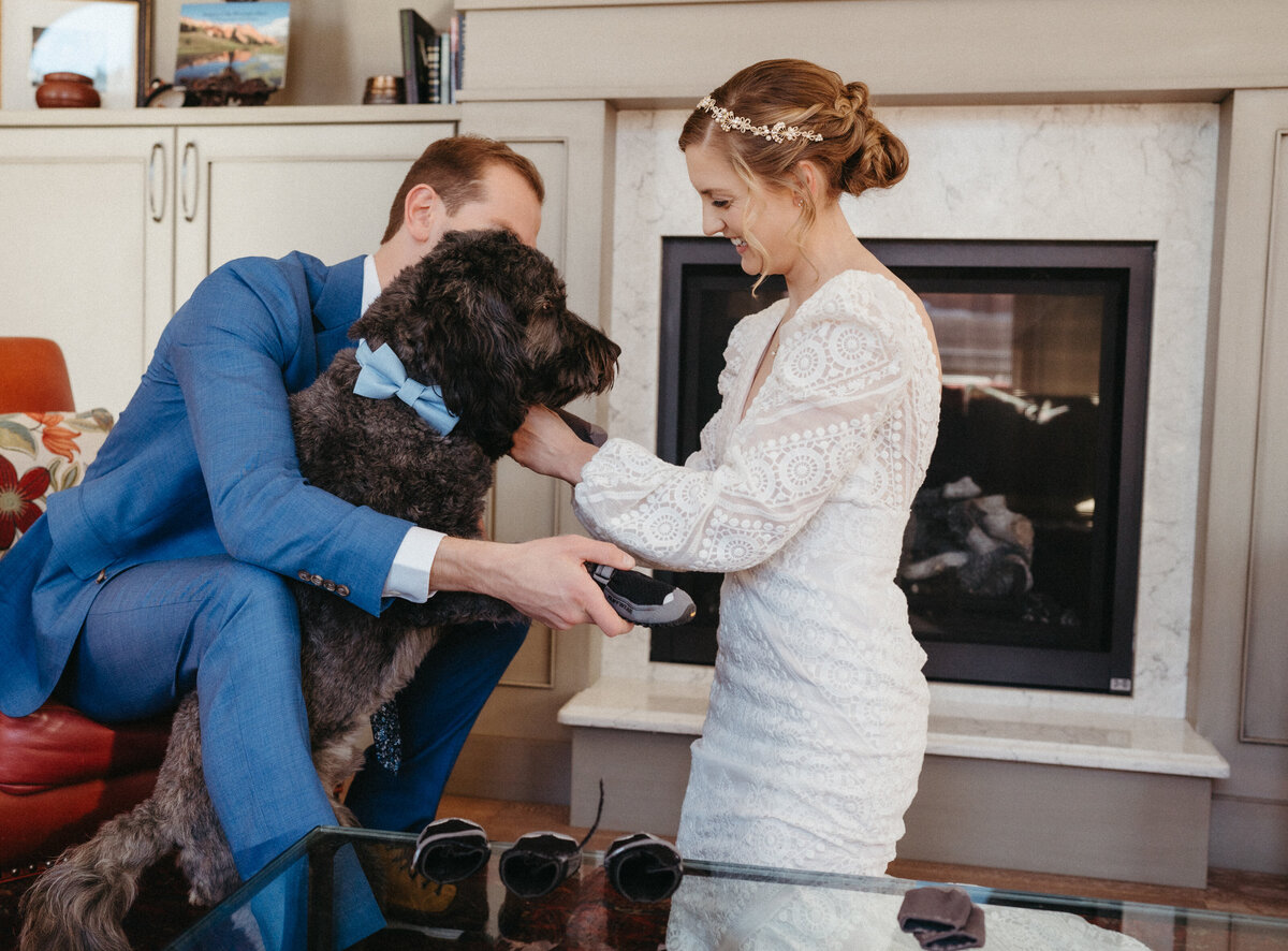 Sam-Murch-Photography-Ouray-Winter-Elopement-with-dog-32