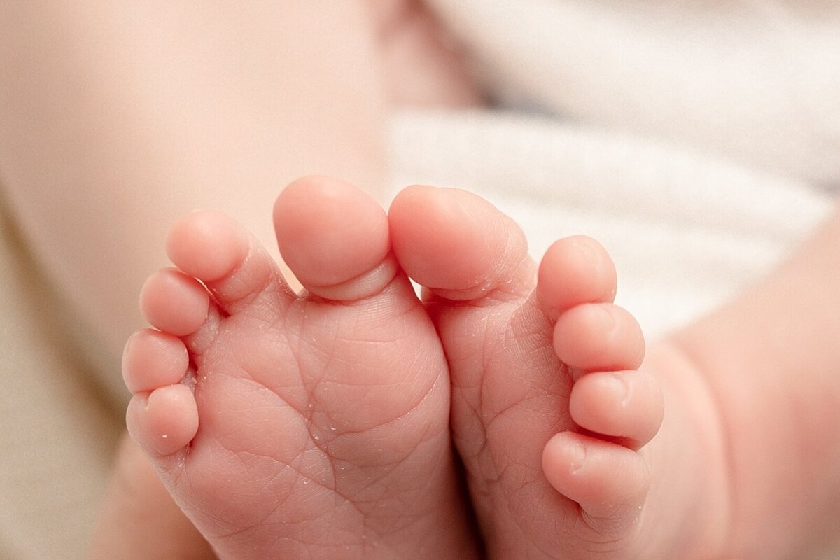 detail picture of baby toes