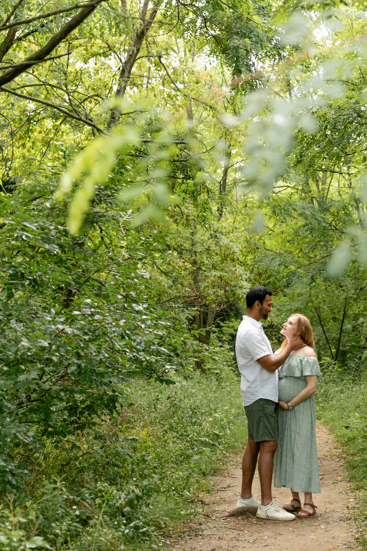 mom-dad-maternity-path-saginaw-forest