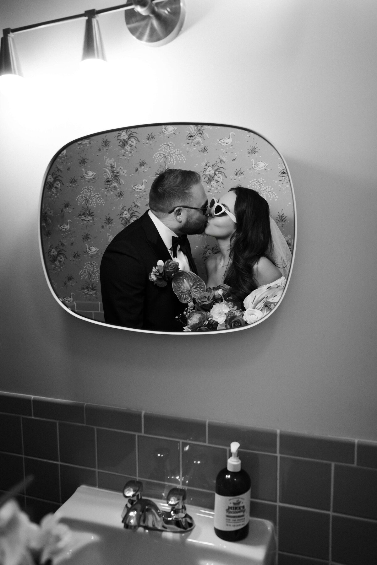62riskyexposure_hannah-rory_las-vegas-elopement-photography