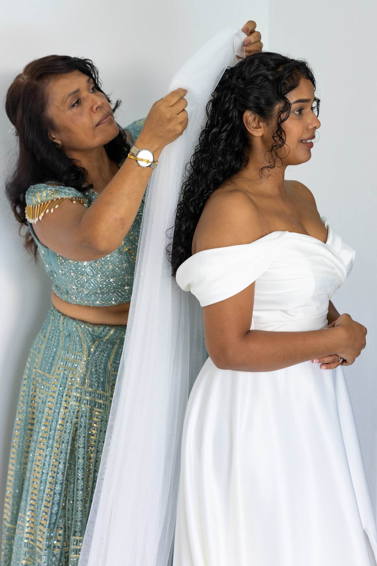 GettingReadyBride_ohdarlingcreativestudio_55