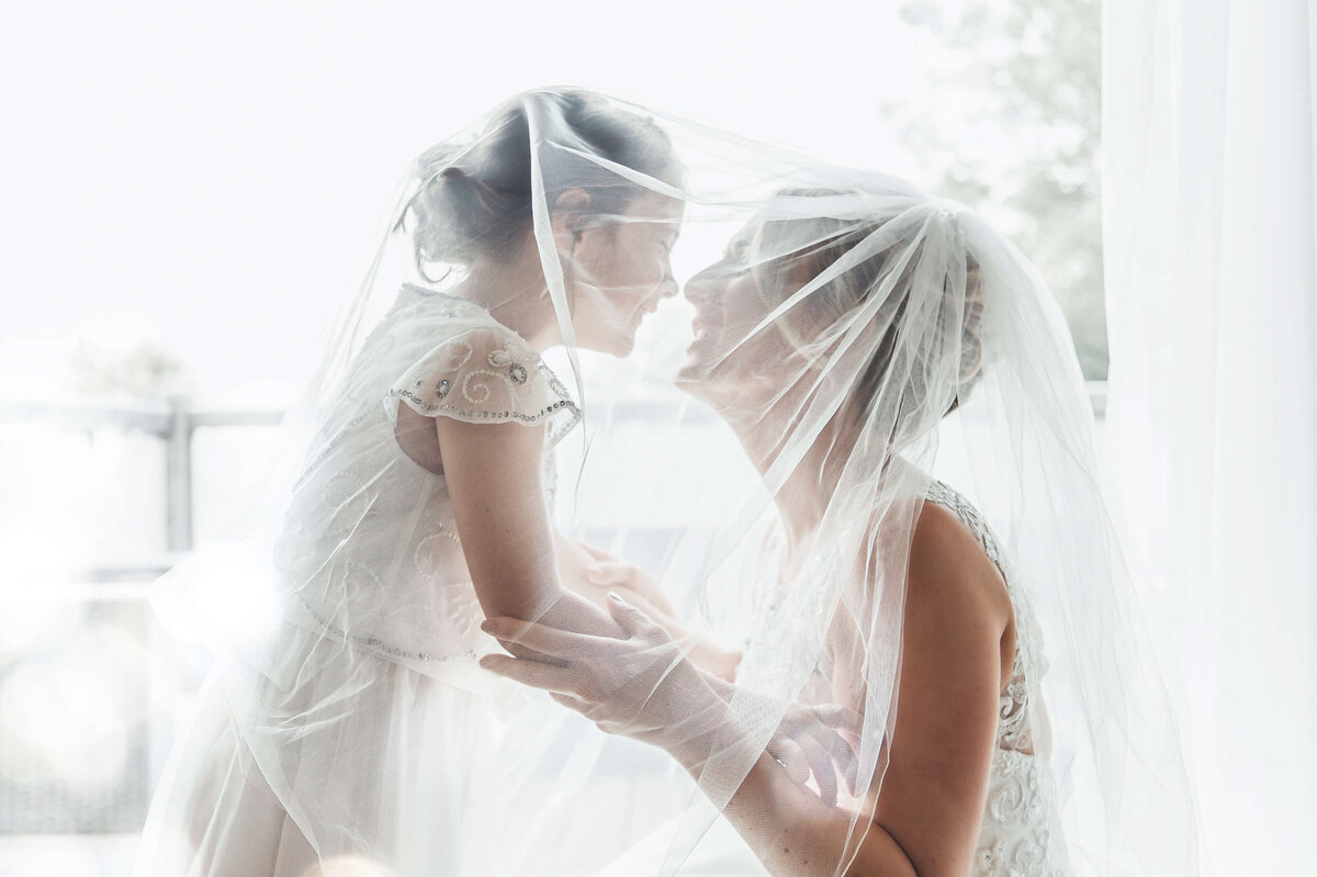 mother-daughter-bridal-prep-veil-photo