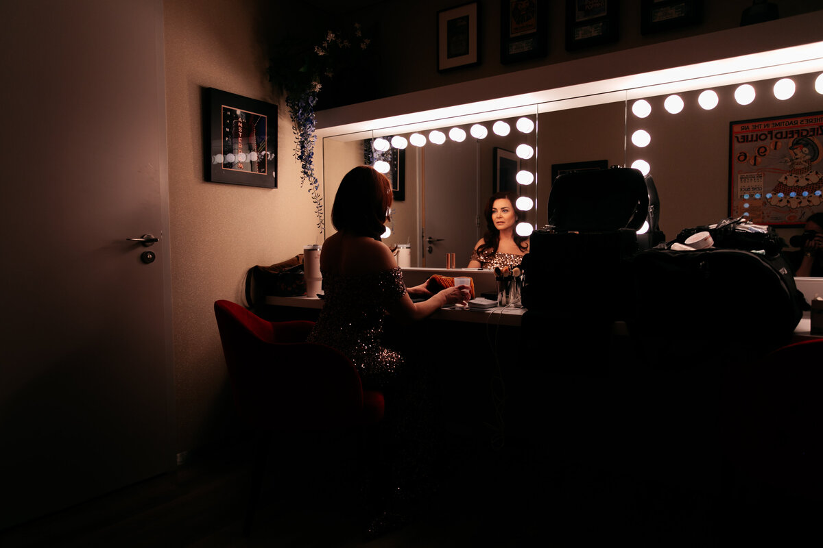 Kim-Lian van der Meij in haar kleedkamer tijdens de Musical Awards 2025.