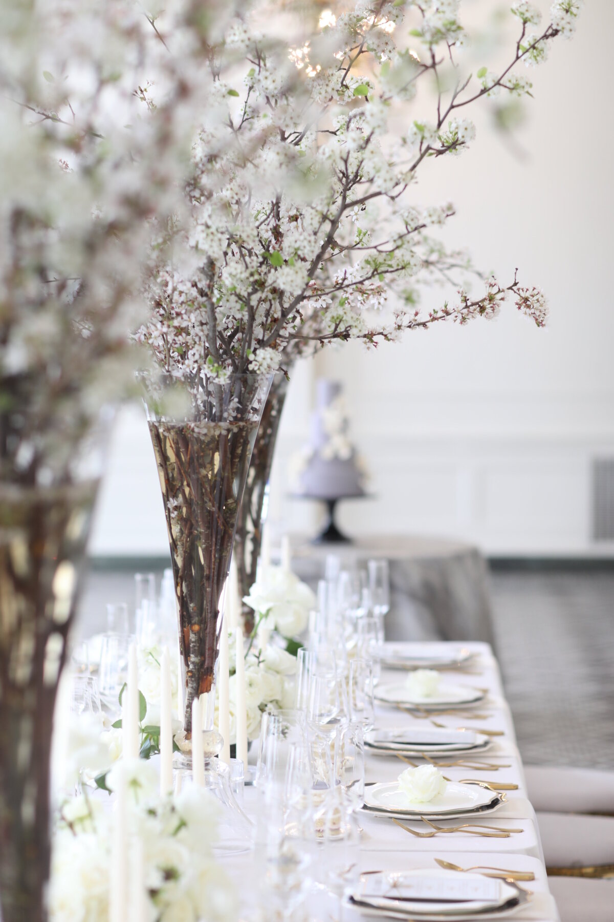 Pittsburgh-Wedding-Venue-Table-Decor-Tablescape-White-Flowers-Statement-Florals-2
