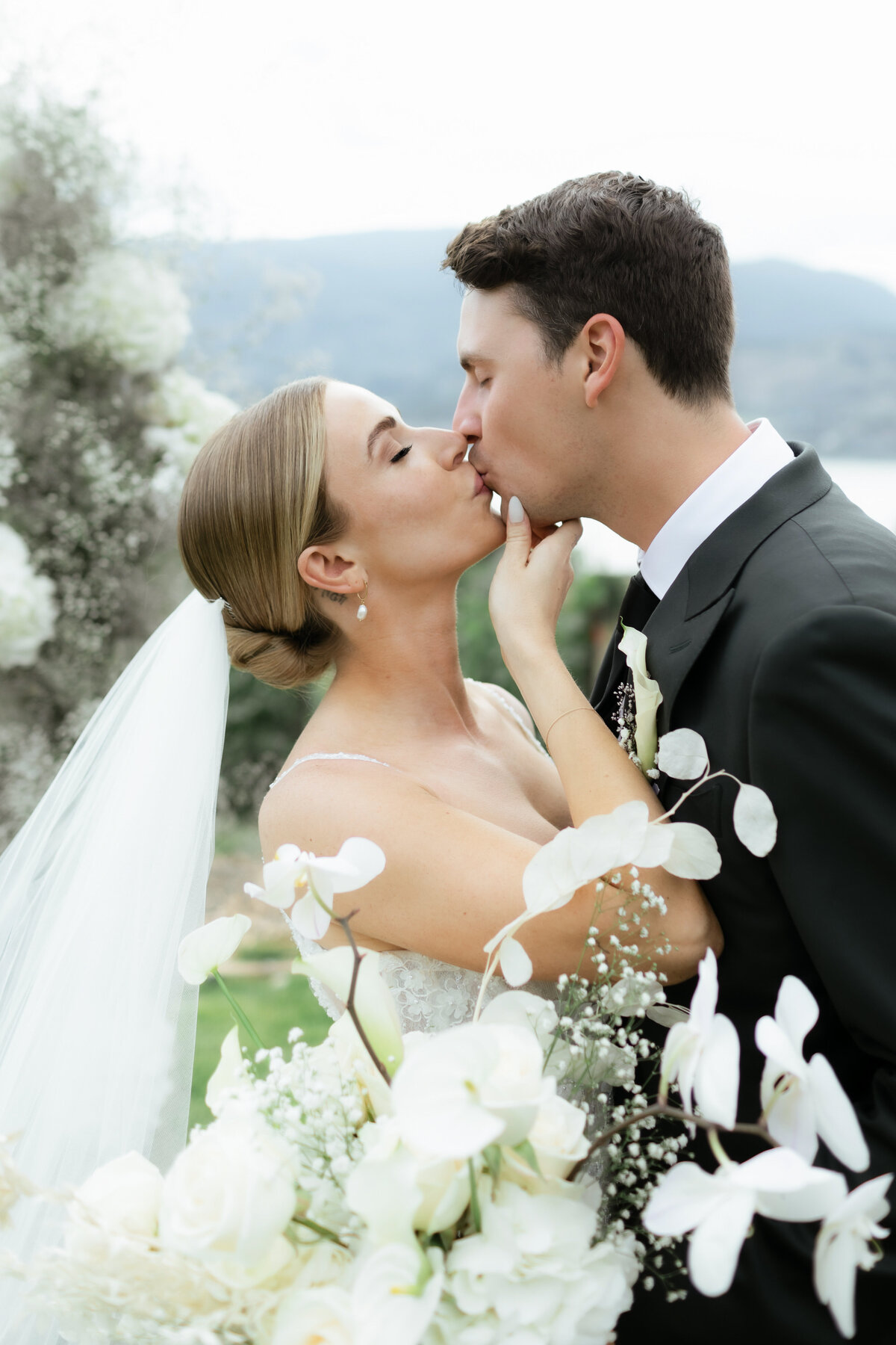 MeghanHemstra-Romantic-Poplar-Grove-Winery-Wedding-12