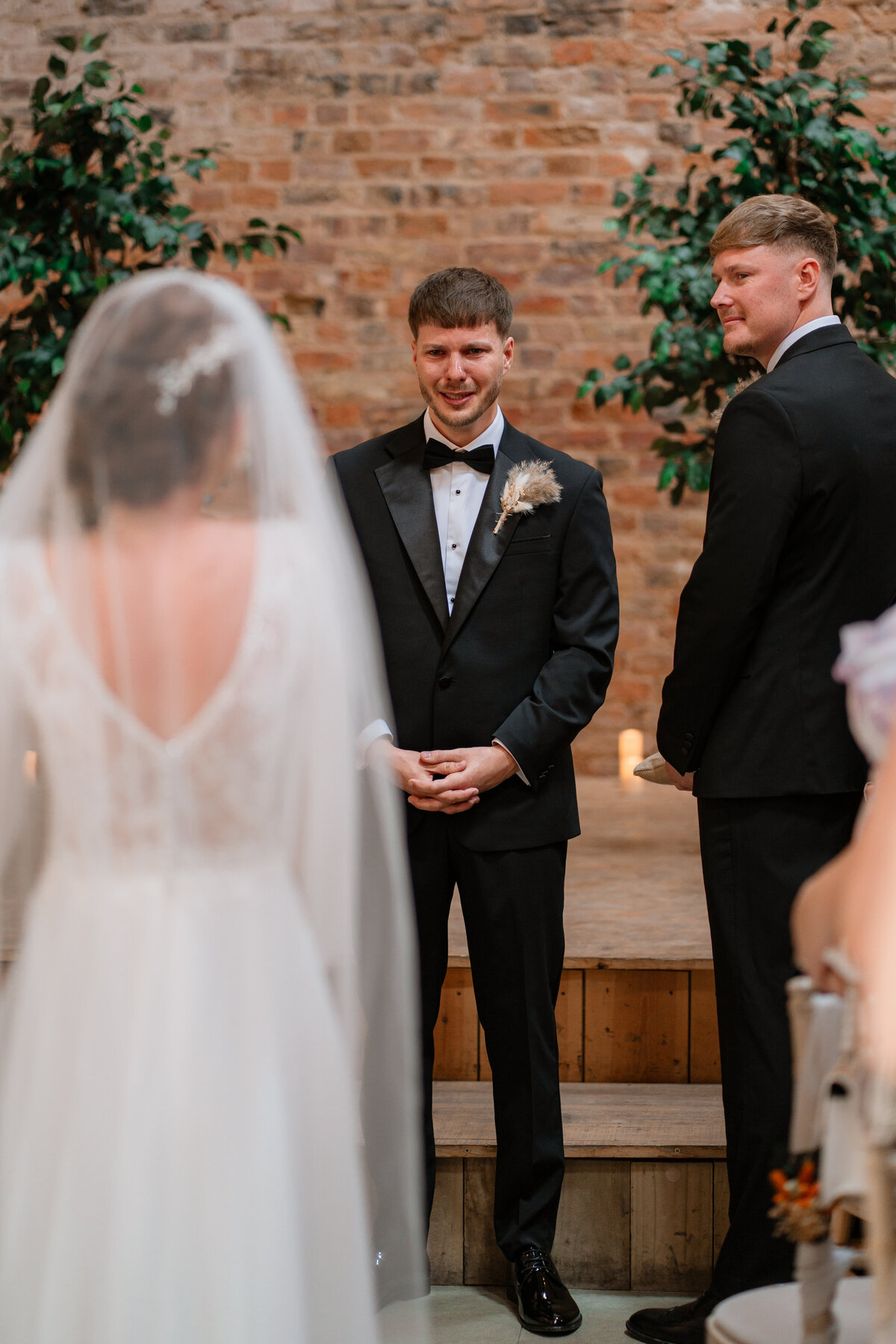nick-and-dani_milton-end-farm-wedding_elee-smith-photo-23