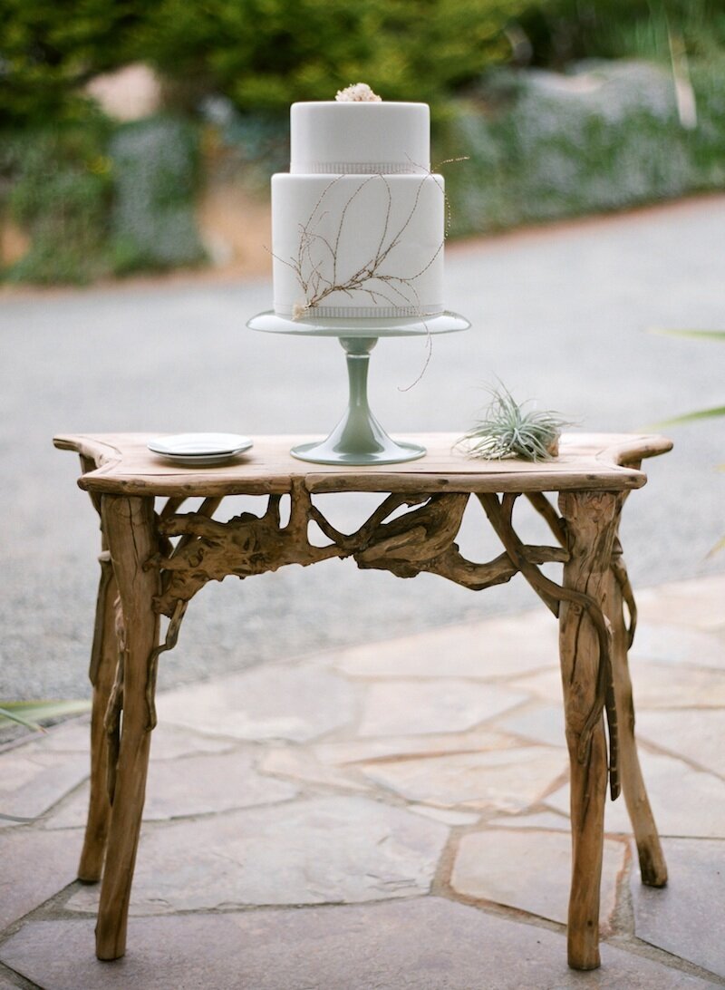 driftwood table with a wedding cake