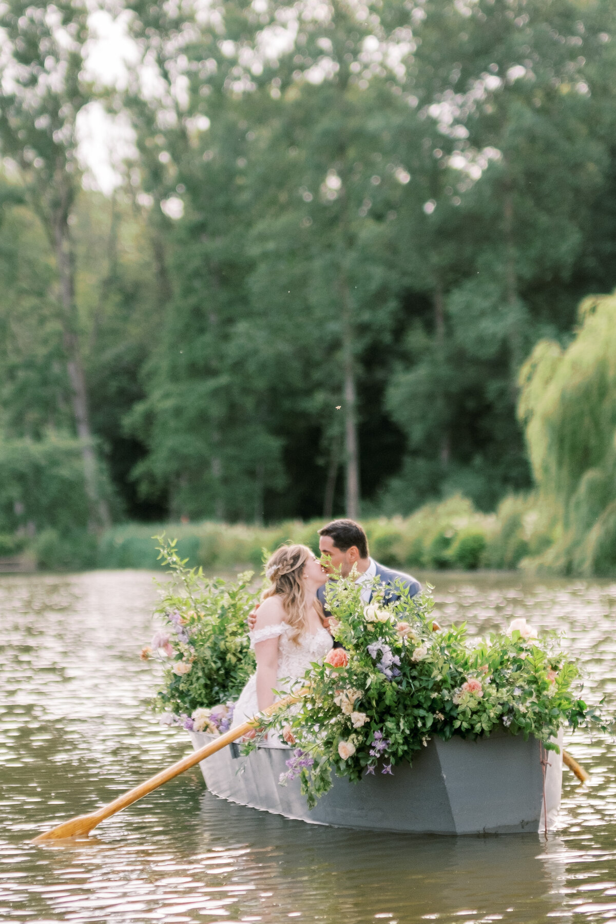 Lily Paloma is the top wedding florist for your wedding in france