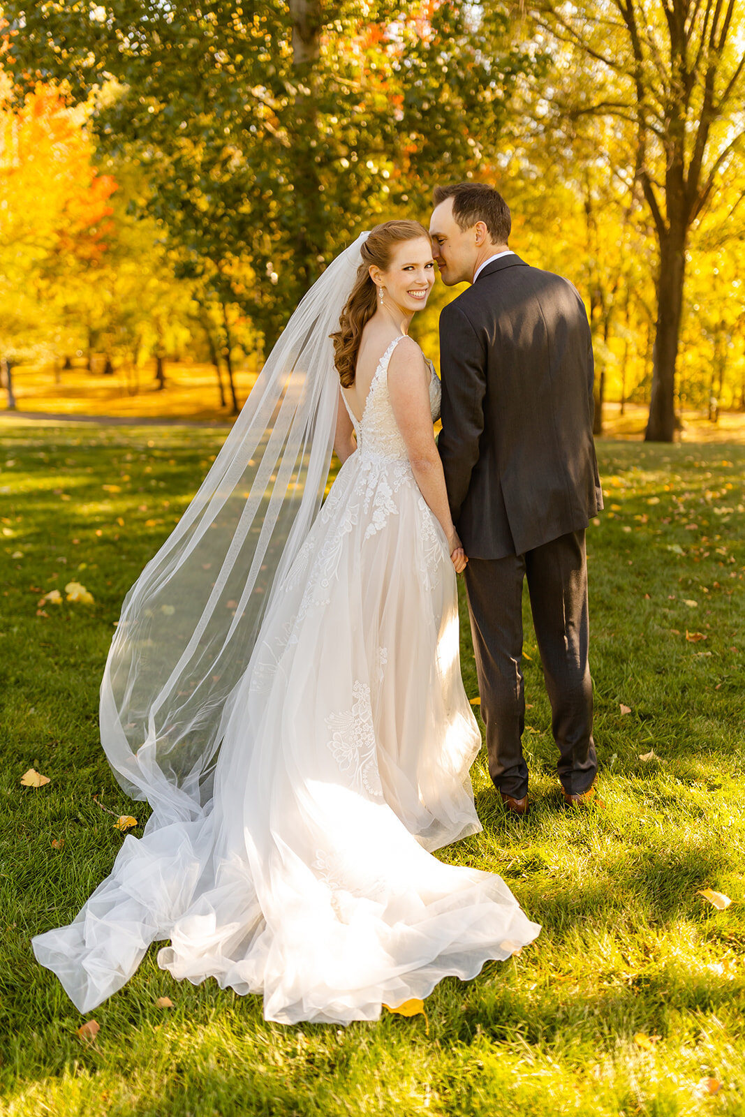 bride-groom-portrait-autumn-veil-fall-minnesota-midwest