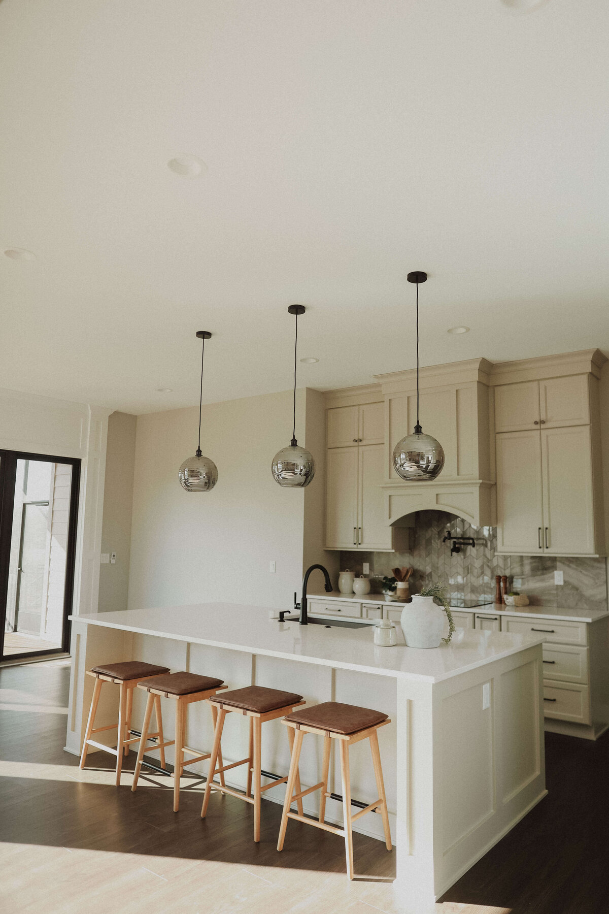 2425-Kitchen-Linden-Central-Iowa-Custom-Home-JRL-Builders-3F1A1733