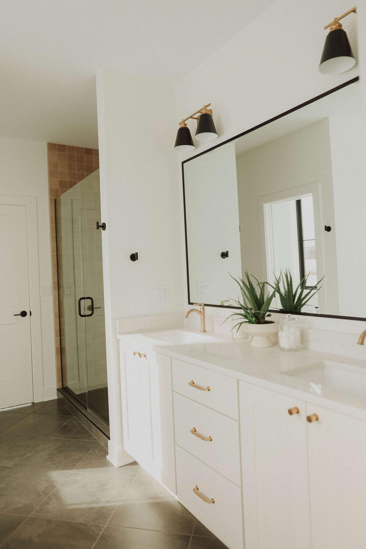 2802-Bathroom-Grimes-Central-Iowa-Custom-Home-JRL-Builders-3F1A0173