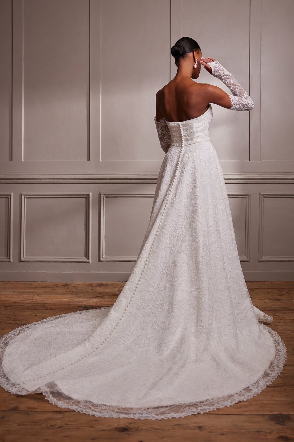 Lace Wedding Dress with Gloves