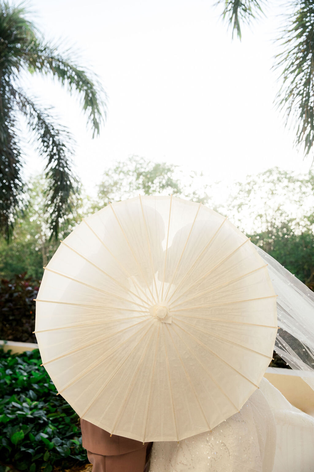 grand-velas-bride-and-groom-7