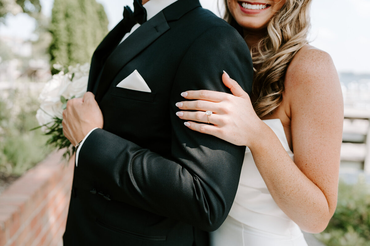 abby-parker-lake-minnetonka-wedding-25