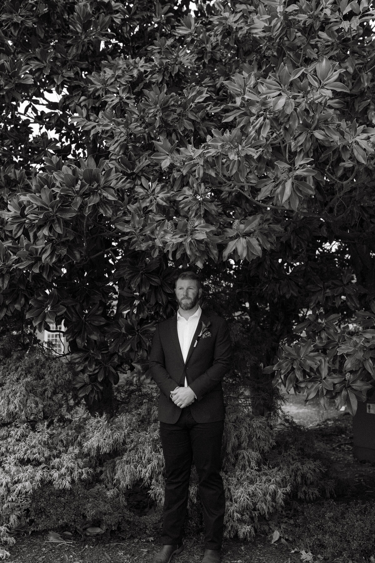 EmilyAmbie Photography candid wedding photography at The CLub at Old Hawthorne00043