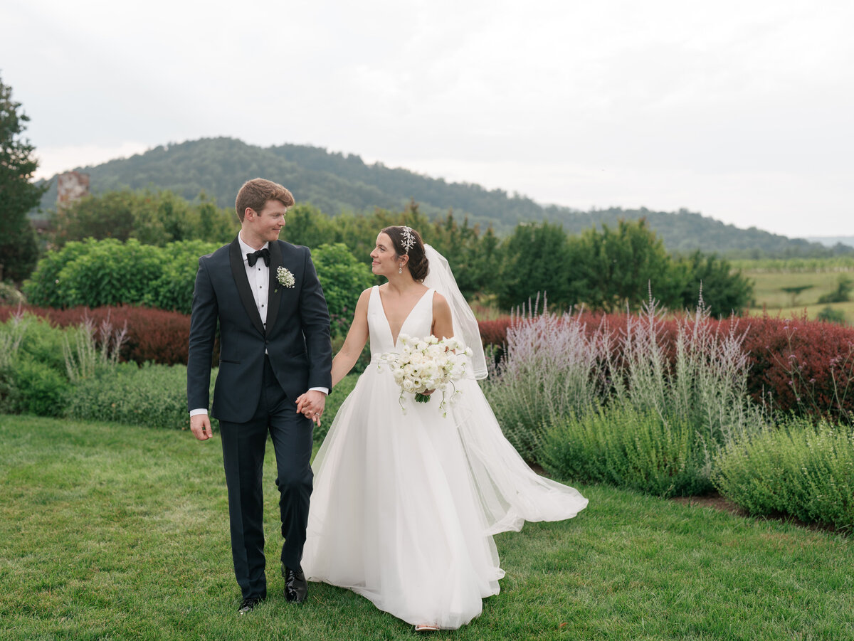 Early-Mountain-Vineyard-Wedding-by-Kiyah-C-Photography-Emma-Rye-692